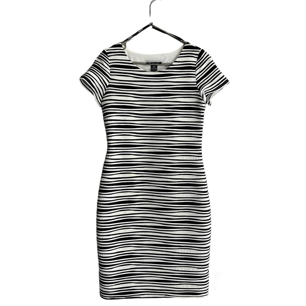 Michael Tyler fully lined short sleeved dress. Black & white. Women’s size S/P.